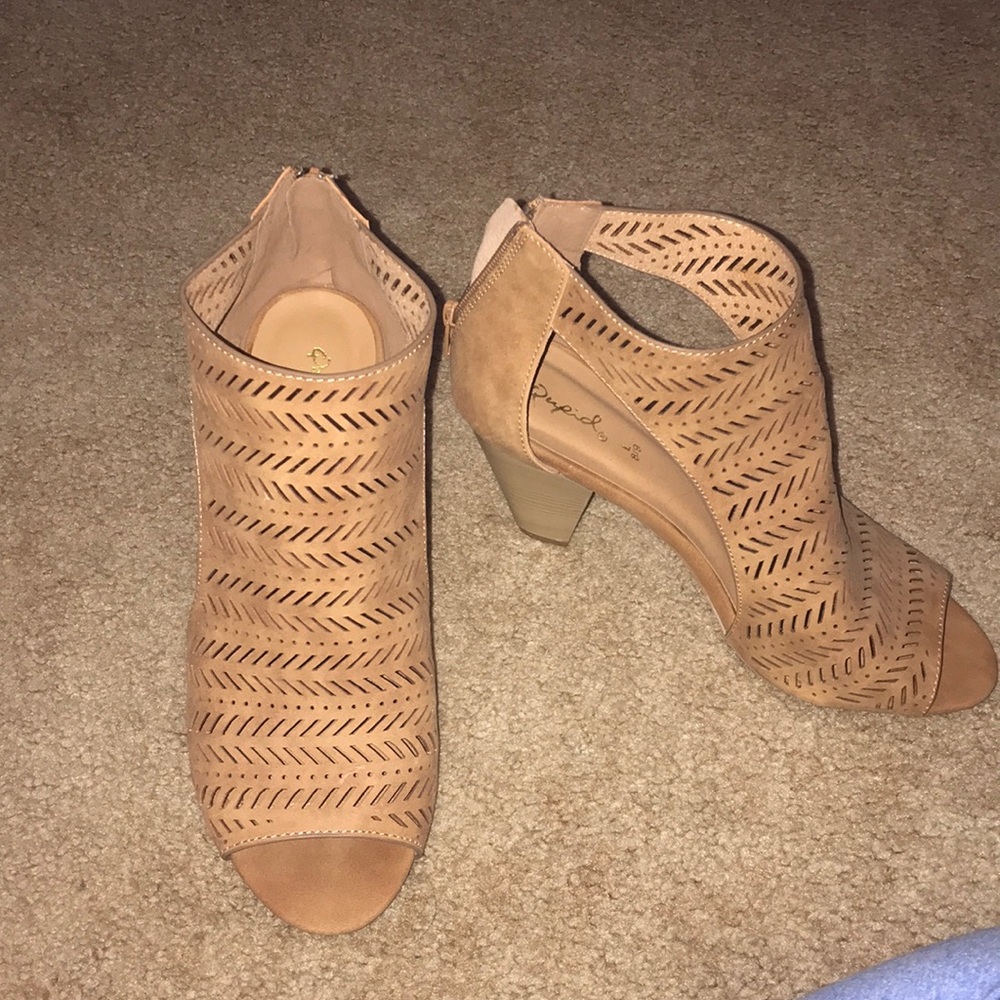 Shoes - Picture 4 of 7